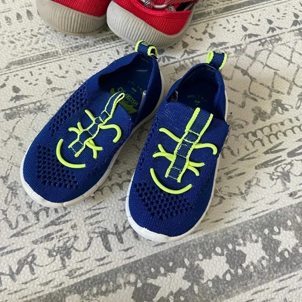 🦋 Clearance Toddler size 6 water shoes OshKosh‎